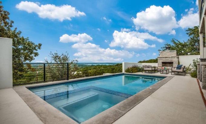 Canyon Lake Casa | Relax in this Hillside Home with Canyon Lake Views