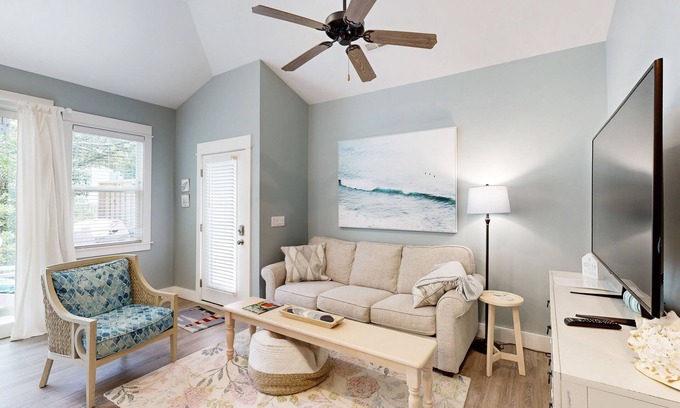 Corolla Light Condominio | Relax in this inviting condo with pool