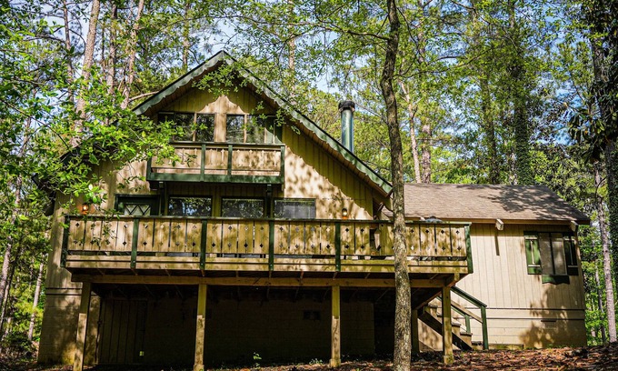 Pine Mountain Chalet De Esquí | Relax in this spacious chalet just miles from the heart of Pine Mountain