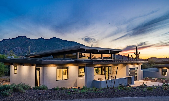 Leigh Estates Casa | RELAX in this STYLISH CASITA LOCATED IN THE HEART OF CAREFREE, ARIZONA