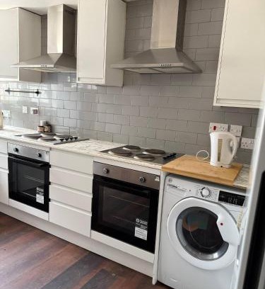 Brunel Casa | Relax in Uxbridge with Private Room Garden Access