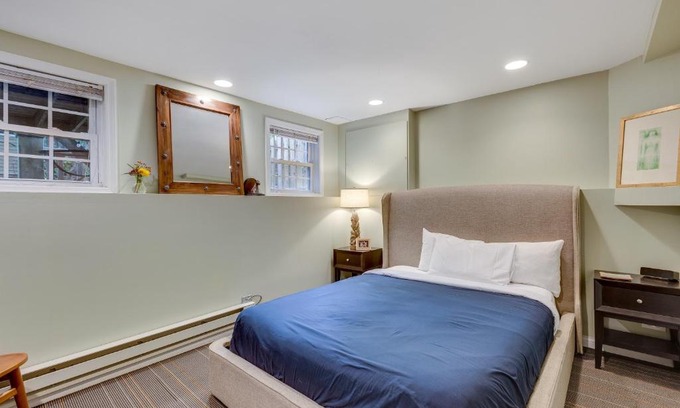 Pulaski Park Apartamento | Relax in Winter Park - You Will LOVE the Garden Access and the Classic, Comfortable Feeling apts