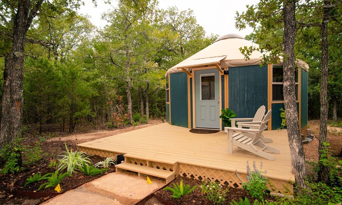 Bastrop Cabina | ¡Relájate en tu propia cabaña aislada de Yurt ubicada en una propiedad de más de 200 acres!