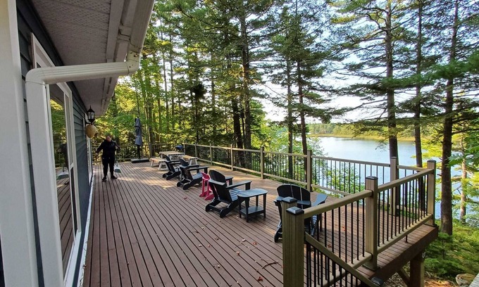 LaBelle Cabina | Relax Lakeside! Family Friendly Cottage! Beaverdam Lake, Labelle Nova Scotia