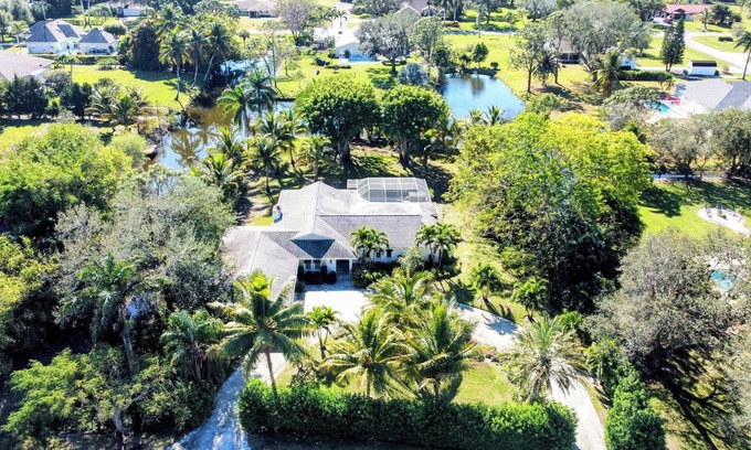 North Naples Casa | Relax on 1 acre in Heart of Naples, screened Pool, Hot Tub, Privacy, Fireplace