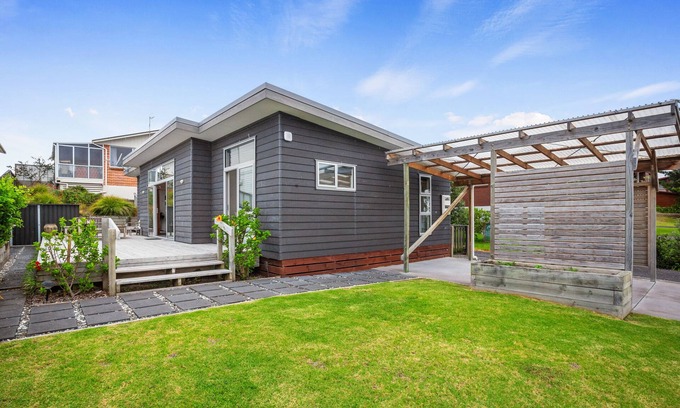 Waihi Beach Casa | Relax on Dillon - Waihi Beach Holiday Home