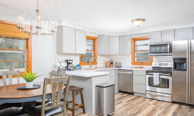 Appleton Casa | -Relax on Rogers - 3 bedroom, 2 bath