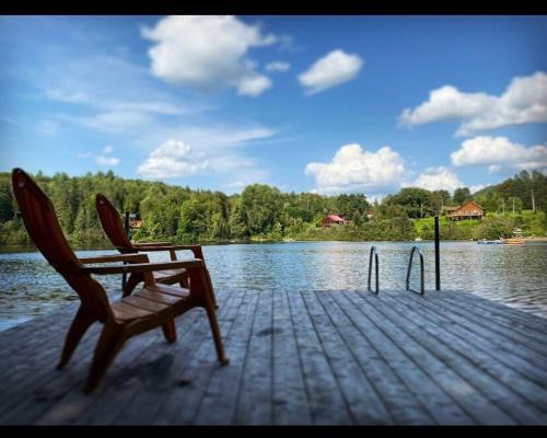 Chertsey Chalet De Esquí | Relax On the Lake Waterfront with Hot Tub