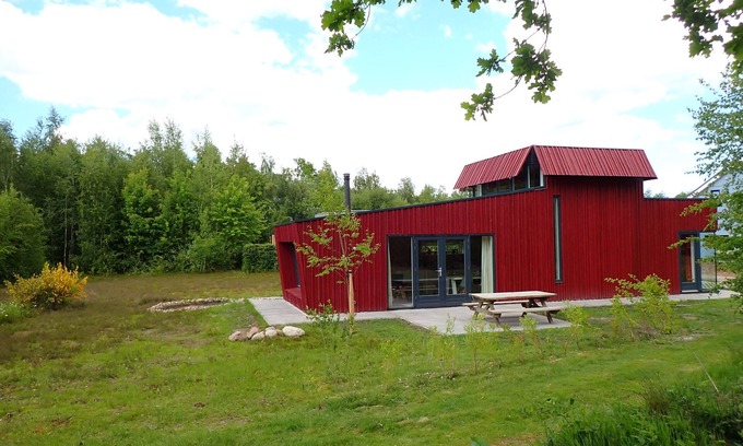 Gasselte Casa | Relax on the lovely lounge sofas with panoramic views of the nature garden? Or a week of quiet (tele)work, while walking straight into the woods for a lunch walk during your break?