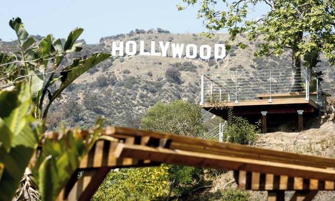 Hollywoodland Casa | Relájate en la cubierta espaciosa y disfruta del letrero de Hollywood y las vistas del exuberante cañón