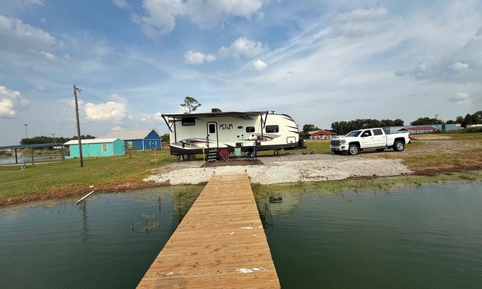 Gardner Casa | Relax or fish on this private pond and watch the most beautiful sunsets from RV