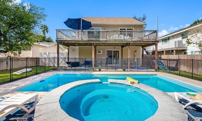 Palm Harbor Casa | Relax & Play! Pool, Spa + Game Room by Crystal Beach