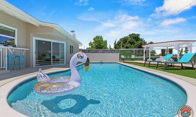 San Carlos Casa | Summer Retreat: Pool, Spa, Games + GuestHouse!