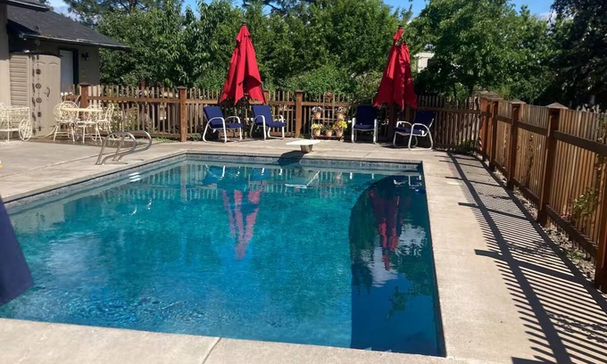 Central Point Casa | Relax, Reconnect, Explore Scenic Retreat + Pool, Treehouses & Adventure Nearby