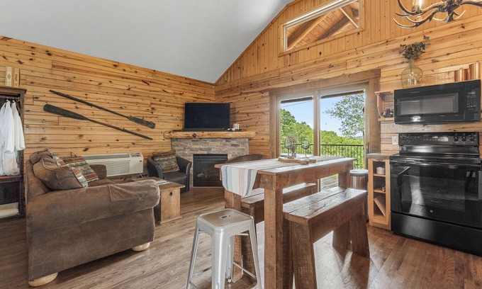Sylvan Shores Cabina | RELAX, REJUVINATE, REVITALIZE!