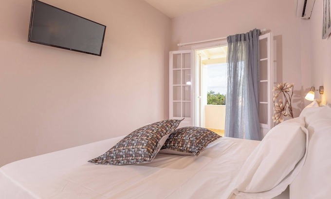 Roda Apartamento | Relax Studios IREMIA - 1st floor apartment