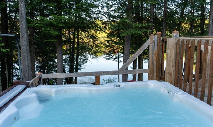 Chertsey Casa | Relax Sur le Lac bord de l’eau avec spa CITQ258834