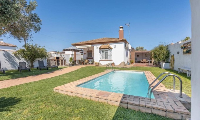 Los Franceses-la Vega Chalet De Esquí | Relájate bajo el sol andaluz y vive la experiencia en el sur de España.
