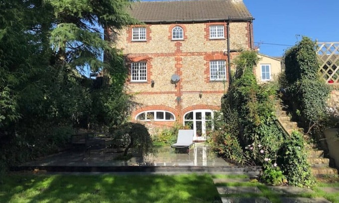 Castle Acre Cabaña | Relax, unwind and enjoy village life.
