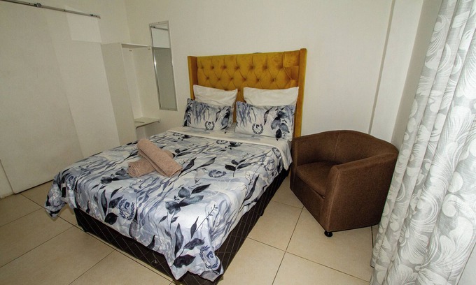 Cape Town Cabina | Relax & Unwind at LodgeOn91 !