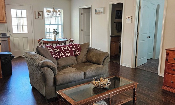Saint Elmo Casa | Relax & Unwind at This Charming West Mobile Getaway! 2BR/2BA Guesthouse Retreat!