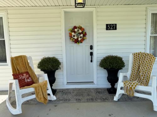 Stanton Casa | Relax & Unwind Cozy Farmhouse Near Natural Bridge State Park