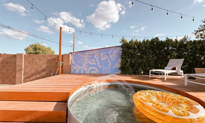 West Second Street Historic District Casa | Relax & Unwind Downtown Stay with Cowboy Pool