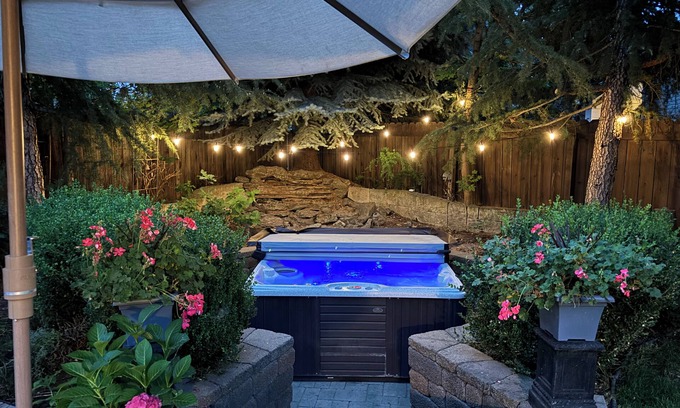 Eagle Casa | Relax & unwind in sun rm yoga rm & private HOT TUB