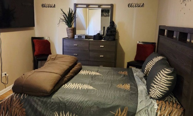 West Pullman Apartamento | Relax & Unwind in This Comfortable 3BR Unit