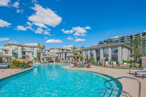 Kierland Apartamento | Relax - Unwind -Pool - Hot Tub - Roku- King Suite - N248