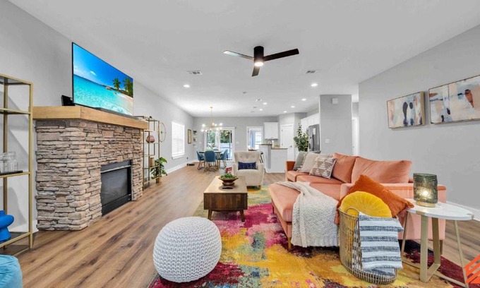 Wright Casa | Relax & Unwind - Spacious & Colorful 3BR House