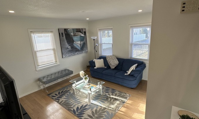 South Side Apartamento | Relax with family or friends to this elegant apartment in the heart of Waltham