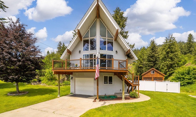 Bayview Casa | Relax with room to entertain in Beautiful Bayview!