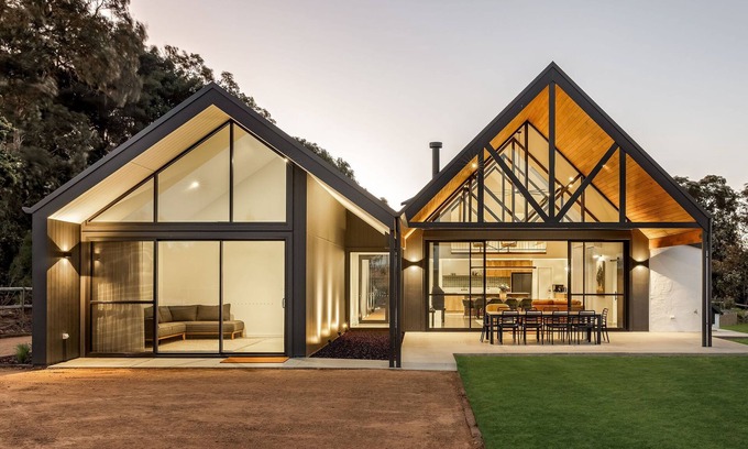 Cowaramup Casa | Relax with rural and luxury living in this 4 bedroom home. Close to beach.