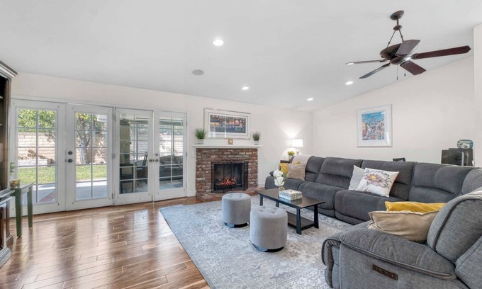 Oak Park Casa | Relax with the whole family at this peaceful and cozy place to stay.