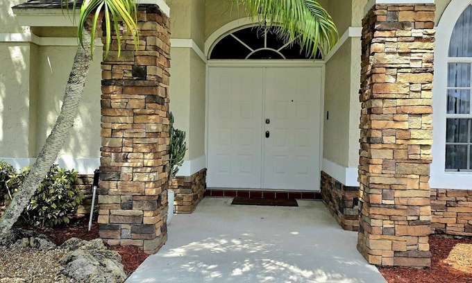 Equestrian Walk Casa | Relax with the whole family at this peaceful place to stay!