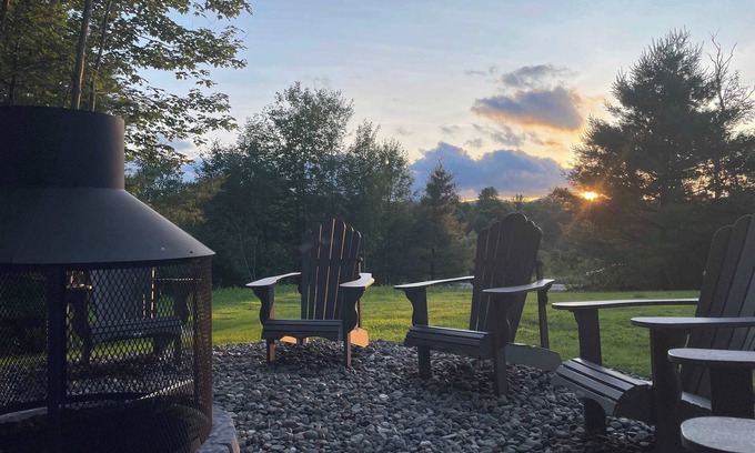Mansonville Casa | Relaxation and Adventure, Jay Peak Awaits