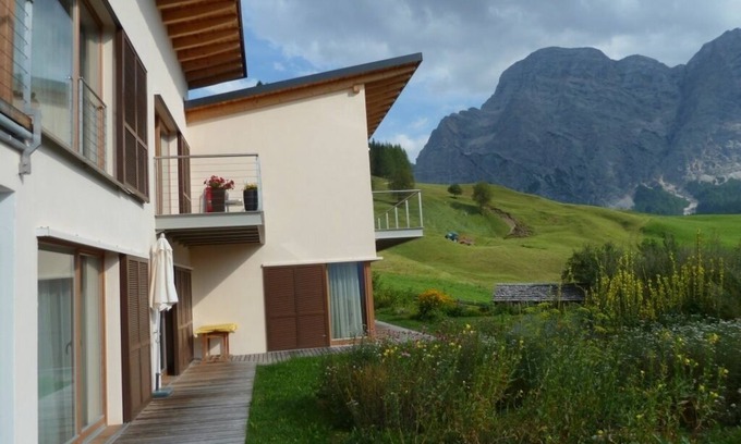 La Valle Apartamento | Relajación y experiencia en la naturaleza en los Dolomitas del Tirol del Sur, apartamento con jardín