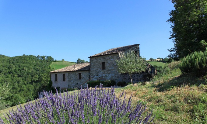 Monterosso Apartamento | Relajación, disfrutar de la naturaleza, caminar en Le Marche Italia en la cabaña "Il Fuoco"