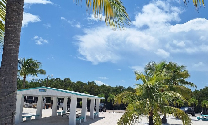 Key Largo Village Casa | Relaxation Home , closed to private comunity beach , restaurants , Publix .