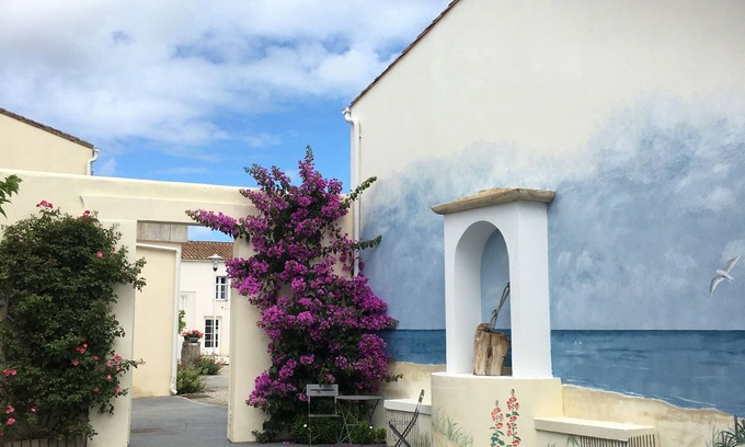 La Flotte Apartamento | Relaxation in a residence with swimming pool in La Flotte en Ré