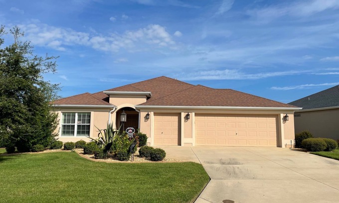Fruitland Park Casa | Relaxation, Villages style—your happy place awaits
