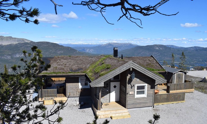 Kviteseid Cabina | Casa de madera con maravillosas vistas a la montaña y al lago, esquí, senderismo, natación, perros permitidos