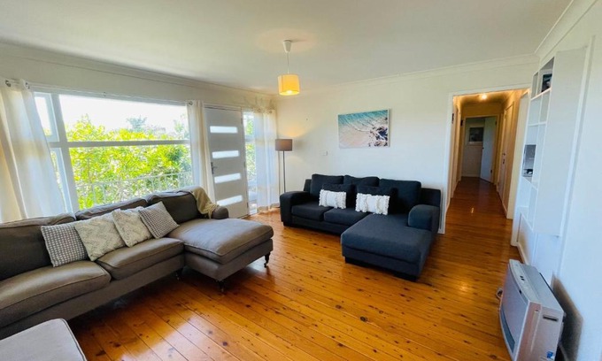 Mollymook Casa | Relaxed Coastal Retreat