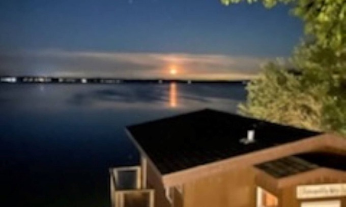 Stoughton Casa | Relaxi-Cabin. On the water!! Beautiful sunrises and fun place to relax!!
