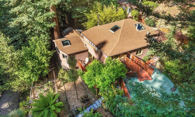 Lagunitas Casa | Relaxing redwood forest home with hot tub and sauna at Lagunitas Creek