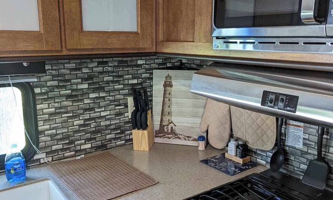 Severn Casa | Relaxing 1 bedroom 2019 Camper beside the Seven River