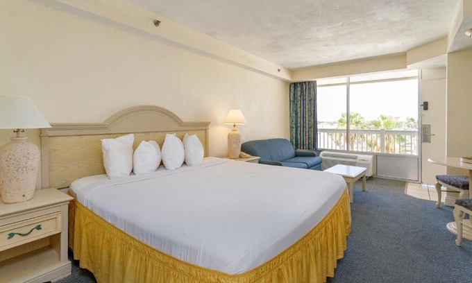Ortona Park Apartamento | Relaxing 1-Bedroom Oceanfront Condo With Pool