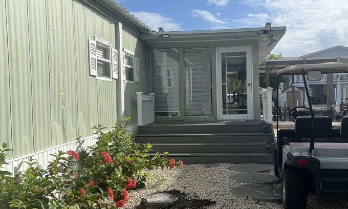Key Largo Casa | Relaxing 2-Bedroom home with gorgeous views overlooking the water.