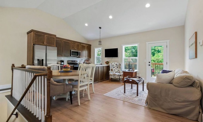 Linn Valley Casa | Relaxing 2-Bedroom Cottage Retreat-Beautiful Views & Great Amenities-Sleeps 6